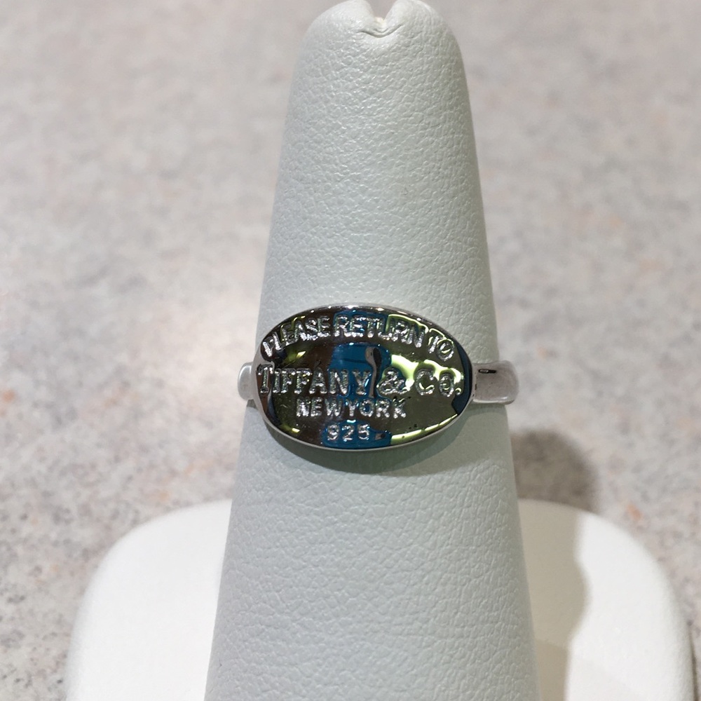 Just polished Tiffany and Co. Return to Tiffany Oval Tag Signet ring. Size 7